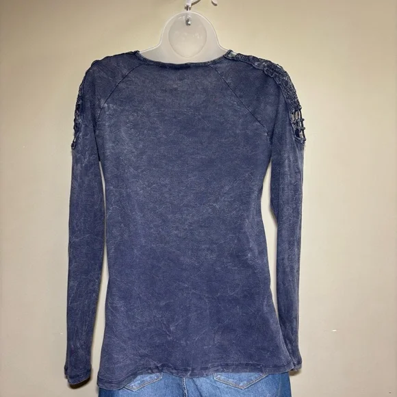 Cato Blue Stone Wash Long Sleeve Top Ribbed Crochet Detail Shoulders Rhinestones - Picture 4 of 15